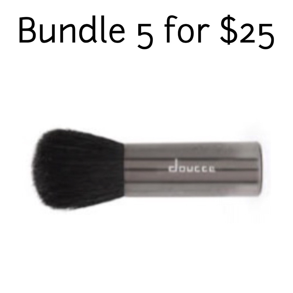 🆕 Doucce Soft Touch Kabuki Blush Brush